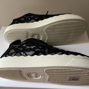Size 9 Chloe lace sneaker